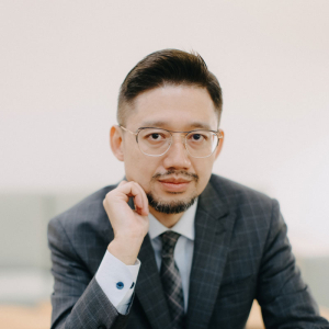 顏佑紘 教授